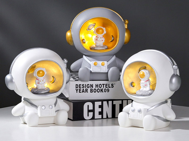 <strong>Astronaut piggy banks with night lights</strong>